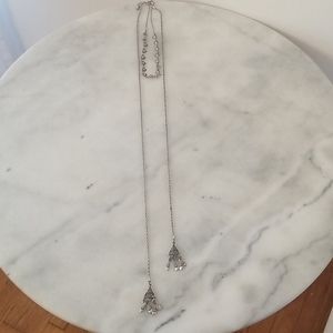 Choker necklace with a long chain detail